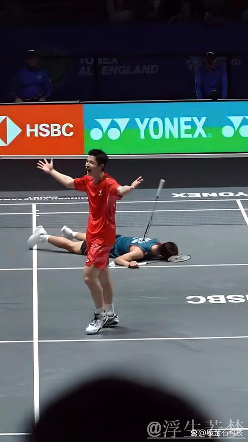 石宇奇击败李诗沣 挺进男单半决赛