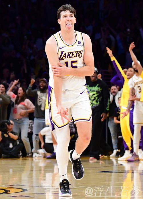 里夫斯三分绝杀 手感火热展现实力