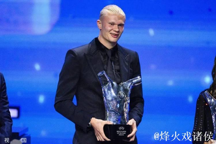 实至名归!戴维斯击败哈兰德荣膺德甲最佳新人 实至名归!戴维斯击败哈兰德荣膺德甲最佳新人