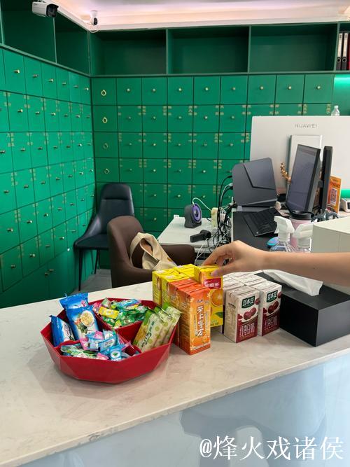 多特蒙德俱乐部员工去超市“打零工” 多特蒙德俱乐部员工去超市“打零工”